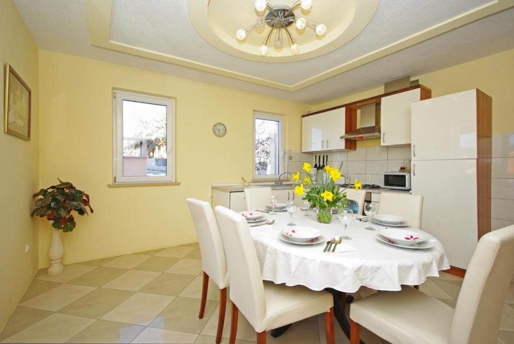 Apartments Villa Rose ซูมาร์ติน ภายนอก รูปภาพ